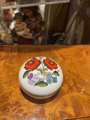 Lidded jar kolocsa porcelain - jar, porcelain"