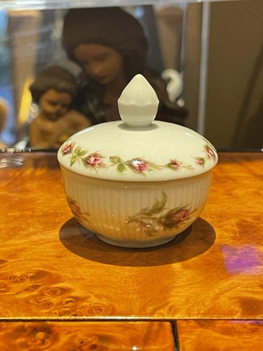 Small lidded sweetener - lidded, jar