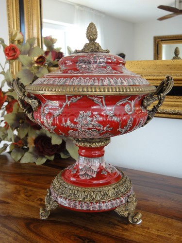 Luxury lidded vase - , porcelain